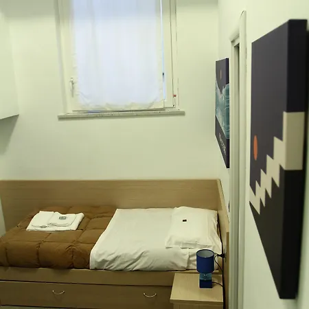 招待所 艾菲塔卡米利戴尔高富得利5号露台旅馆 4*